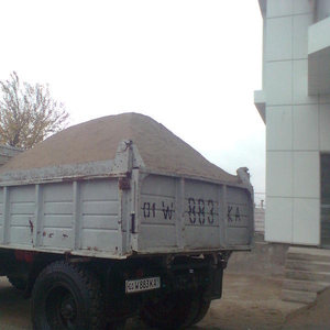 Занимаюсь доставкой стройматериалов в Ташкенте на ЗИЛе и вывозом строймусора