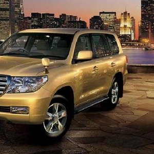 Аренда на свадьбу  Toyota Land Cruiser 200 белого/черного цвета.