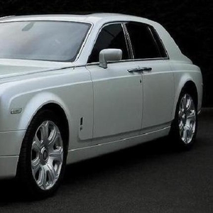 Аренда на свадьбу  Rolls-Royce Phantom белого/черного цвета.