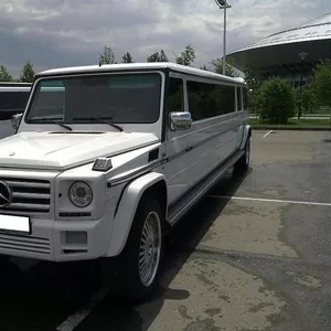 Эксклюзивный лимузин Mercedes-Benz Gelandewagen белого цвета с водител