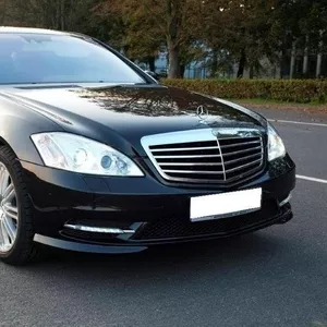 Самый крутой кортеж в Астане из черных и белых Mercedes-Benz S-Class W