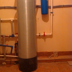 Фильтр для воды колонного типа (умягчитель)