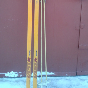 продаем лыжи беговые пластиковые новые с палками Про-во россия 