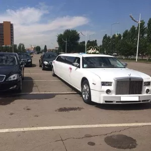 Лимузин Chrysler 300C для свадьбы в городе Астана.