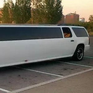 Лимузин Cadillac Escalade на выписку из роддома в Астане.