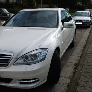 Кортеж из MB S-class W221 и лимузины в городе Астана.