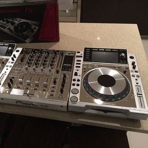 2X PIONEER CDJ-900 +1 DJM-2000 MIXER PACKAGE