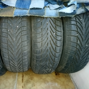 Продам шины зимние Bridgestone 