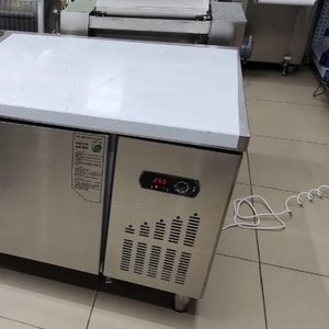 Cтол холодильник для пиццы с Гастроемкостью 1800*80*80 Габариты 1500х8