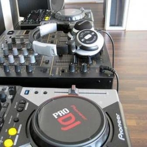 Продают Brand New 2x PIONEER CDJ-1000MK3 & 1x DJM-800 MIXER DJ пак