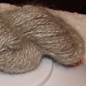 Пряжа для ручного вязания . Прядение собачьей шерсти.
