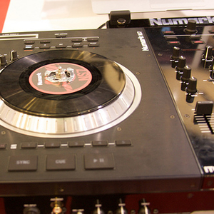 FS: 2X PIONEER CDJ-350 Turntable + DJM-350 Mixer