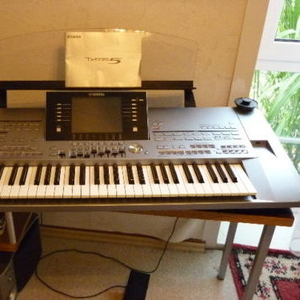 Yamaha Motif keyboard XS7 76-Key