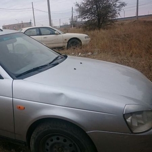 хороший автомобиль ждет своего хозяина